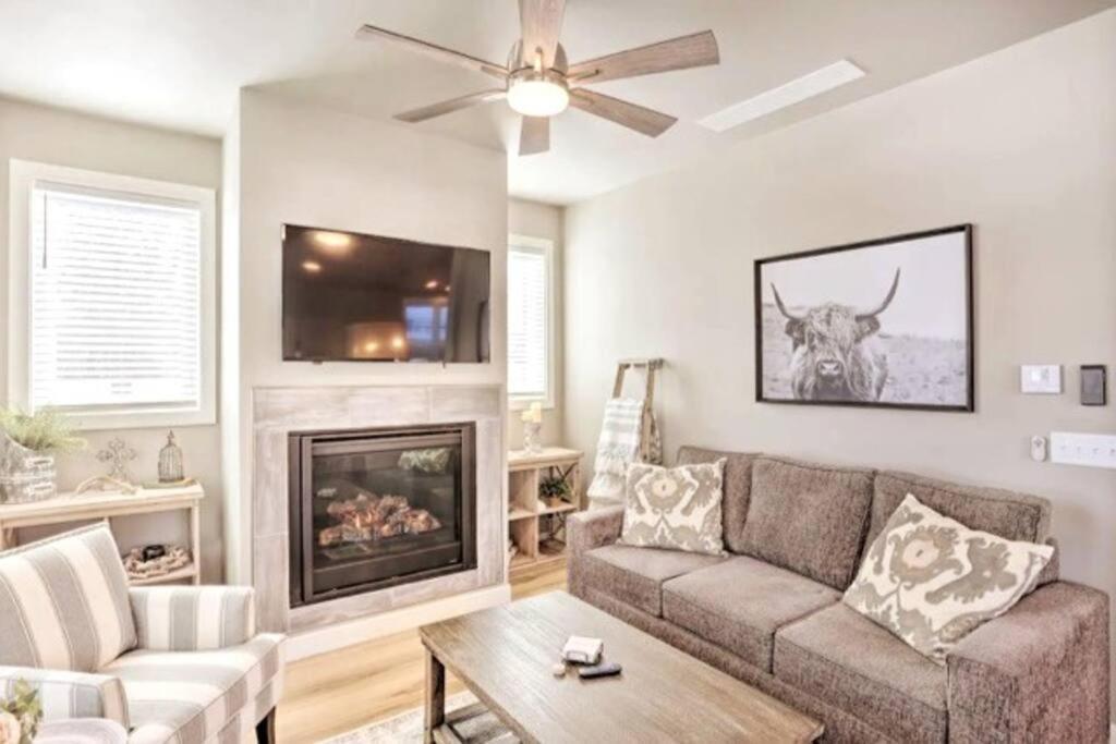 New! Cozy & Modern Spearfish Home Near Downtown! Exterior photo