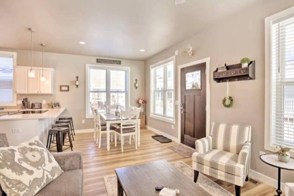 New! Cozy & Modern Spearfish Home Near Downtown! Exterior photo