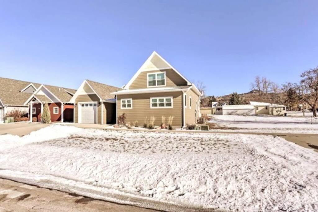 New! Cozy & Modern Spearfish Home Near Downtown! Exterior photo